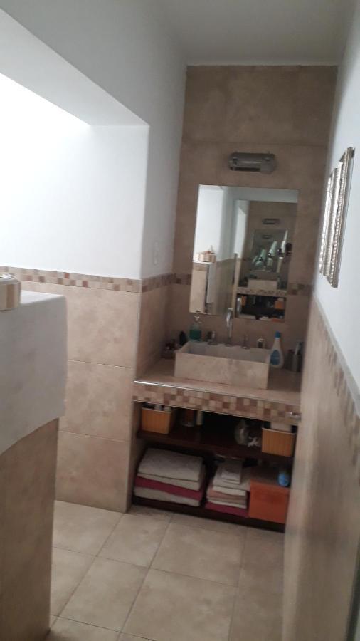 Casa Cerca Del Centro Bed&Breakfast Mendoza Bagian luar foto